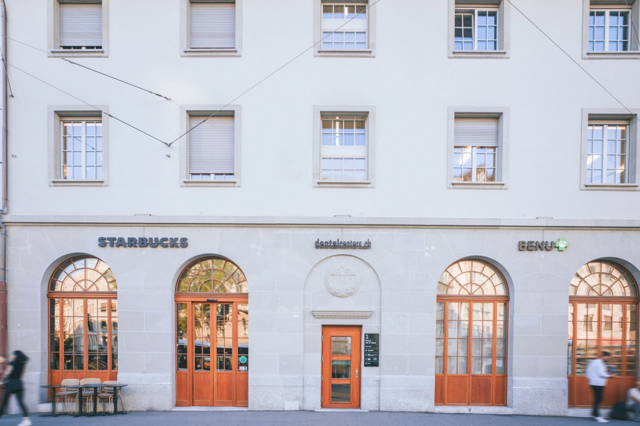 dentalcenters.ch Fribourg – Aussenansicht der Zahnarztpraxis