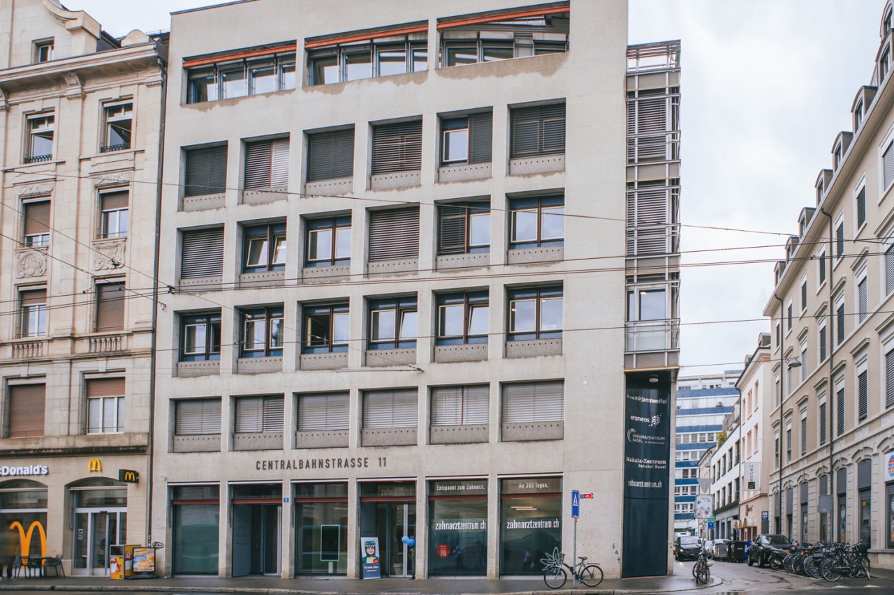 zahnarztzentrum.ch Basel Bahnhof SBB – Aussenansicht der Zahnarztpraxis
