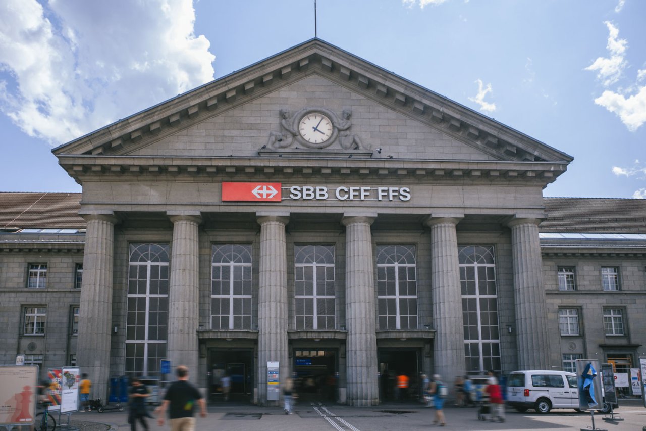 zahnarztzentrum.ch Biel Bahnhof – Aussenansicht der Zahnarztpraxis