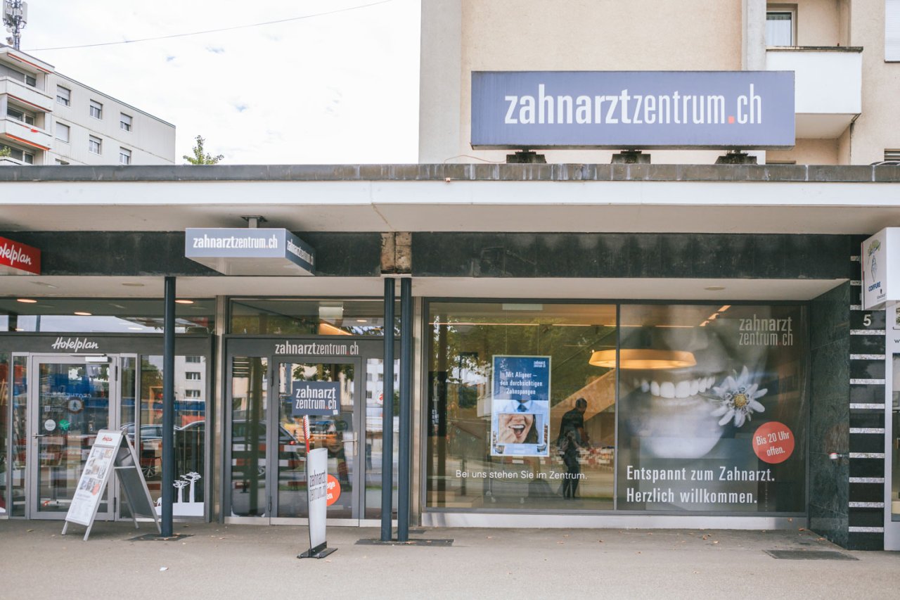 zahnarztzentrum.ch Uster – Aussenansicht der Zahnarztpraxis