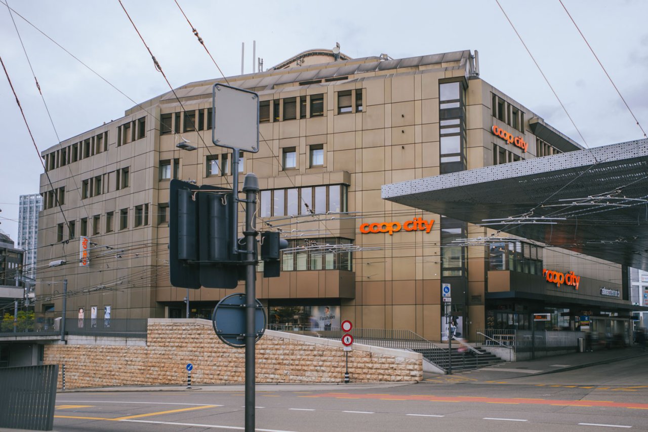 zahnarztzentrum.ch Winterthur Bahnhof – Aussenansicht der Zahnarztpraxis