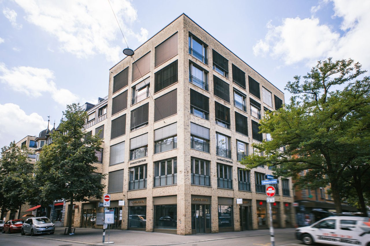 zahnarztzentrum.ch Zürich Oerlikon – Aussenansicht der Zahnarztpraxis